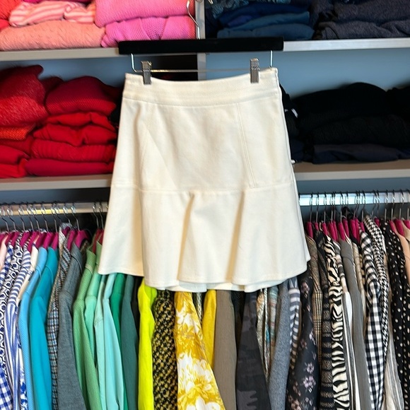 WHBM ivory flounce skirt size 2 - Picture 1 of 3